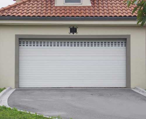 Porte de garage en PVC