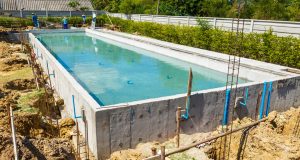 piscine béton maconnée